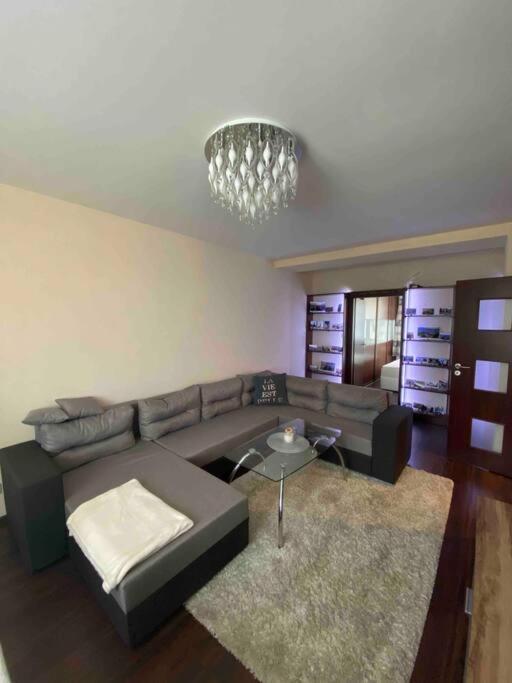 Luxury In Center Apartment